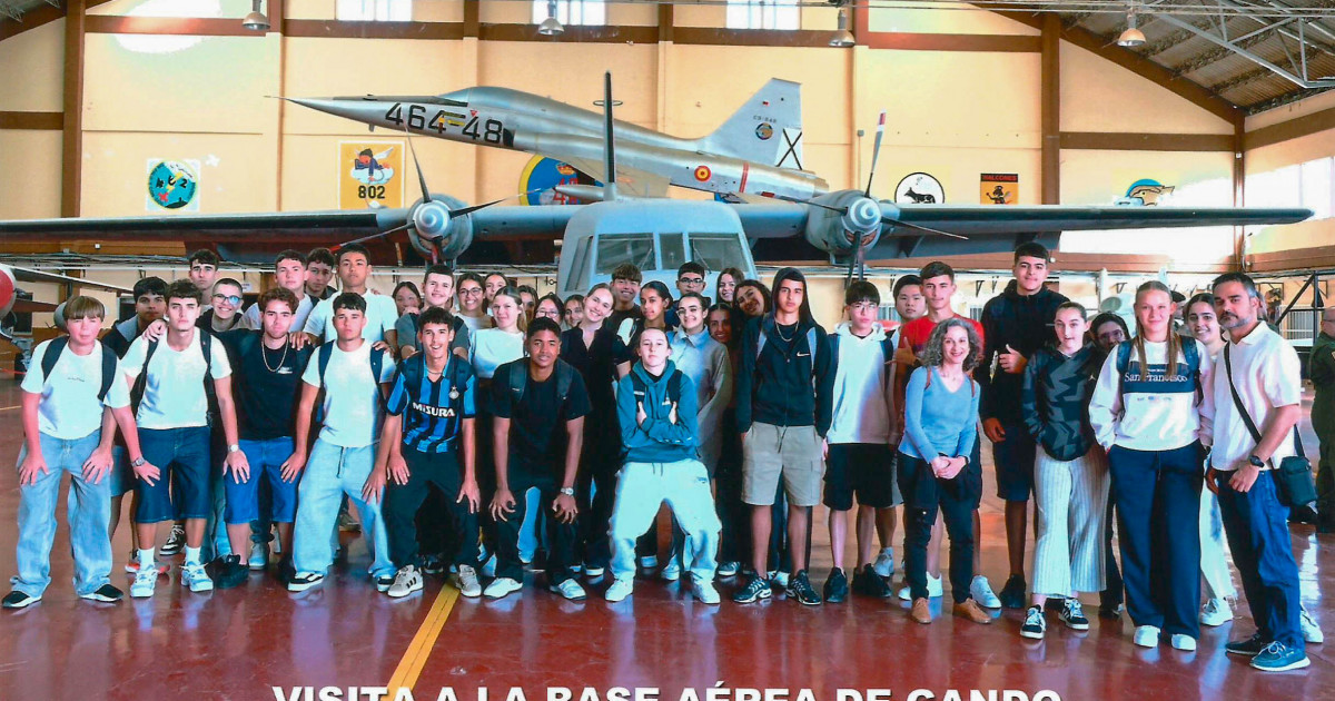 Alumnado de Mogán visita  la Base Aérea de Gando