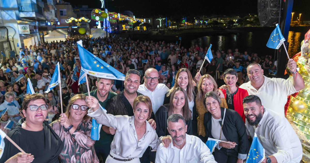 Multitudinaria bienvenida  a la Navidad en Mogán