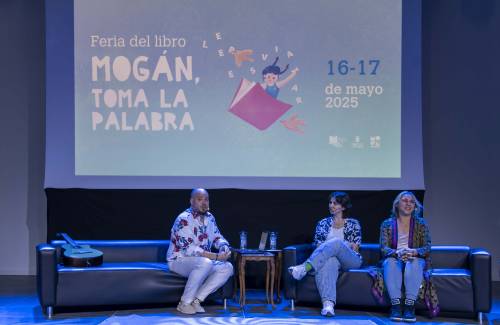 Mogán abraza el deseo literario con Megan Maxwell y Sandra Miró