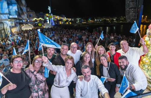 Multitudinaria bienvenida  a la Navidad en Mogán