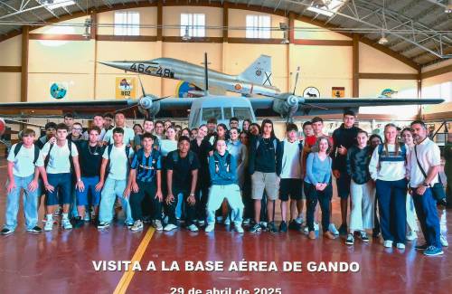 Alumnado de Mogán visita  la Base Aérea de Gando