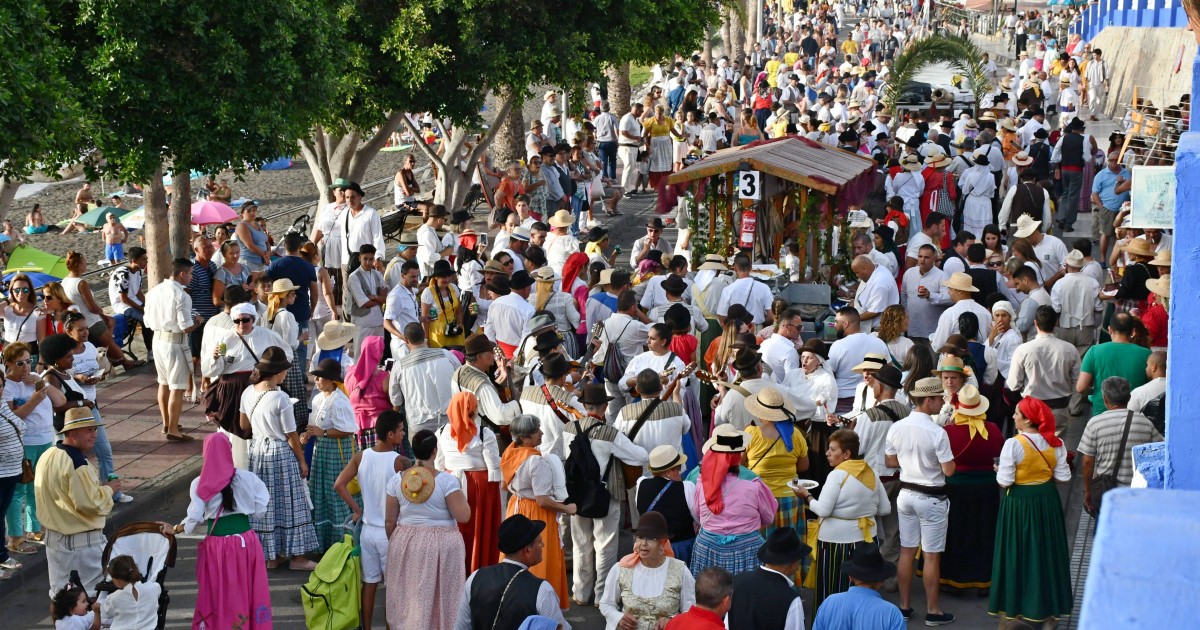 Arguineguín reúne a más de 8.000 personas en la romería-ofrenda a la Virgen del Carmen