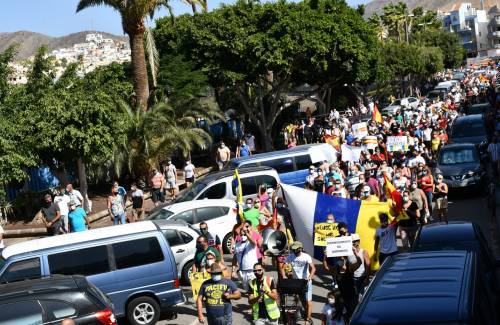 La ciudadanía se manifiesta en Arguineguín por la inacción del Estado en la gestión de la crisis migratoria en Canarias