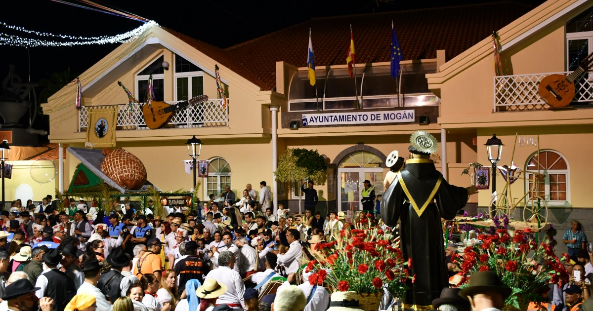 Unas 3.000 personas celebran a San Antonio El Chico con la romería ofrenda en Mogán