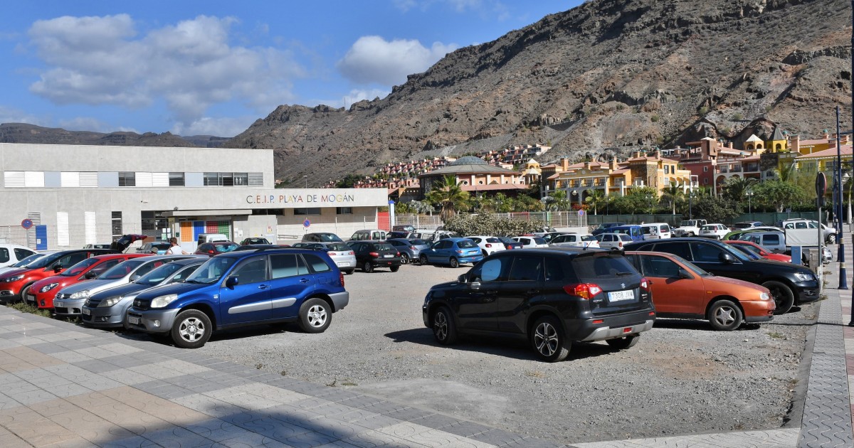 El Ayuntamiento asfaltará el aparcamiento del CEIP Playa de Mogán y dos calles en el barranco de Mogán