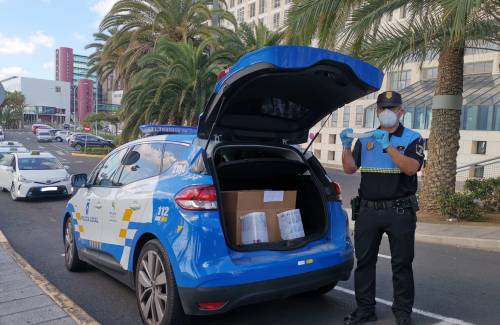 La Policía Local de Mogán recibe  35 viseras de protección de  Coronavirusmakers Canarias