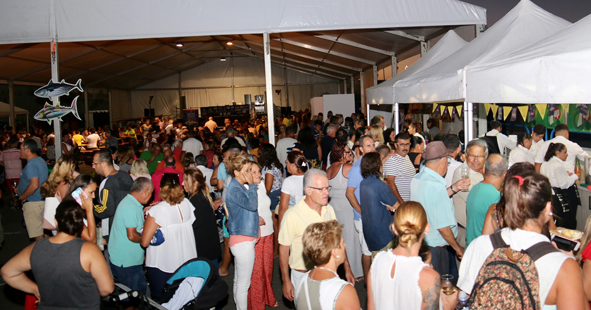 Unas 2500 personas degustan creativos pinchos de pescado en la Noche de Vinos y Tapas de la 1ª Feria de Atún de Mogán