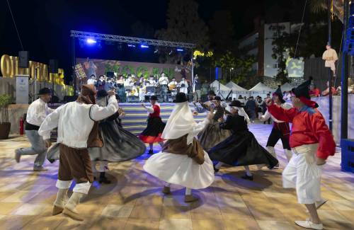 Folclore a máxima potencia  en el inicio de las Fiestas Patronales  de San Antonio 'El Chico'