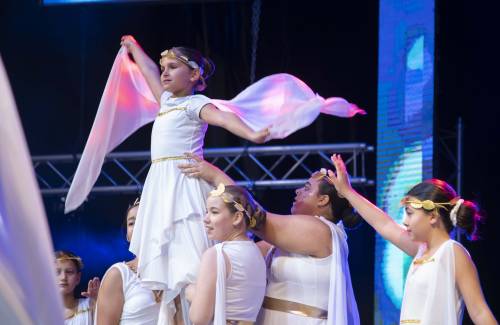 El pueblo baila al  Carnaval Costa Mogán del Olimpo