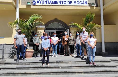 Mogán conmemora el Día de la Enfermería con un minuto de silencio en homenaje a los sanitarios