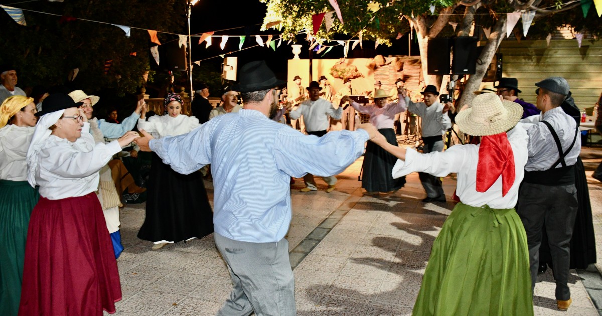 Un Baile de Taifas despide las XXI Jornadas de Tradiciones  en el casco de Mogán