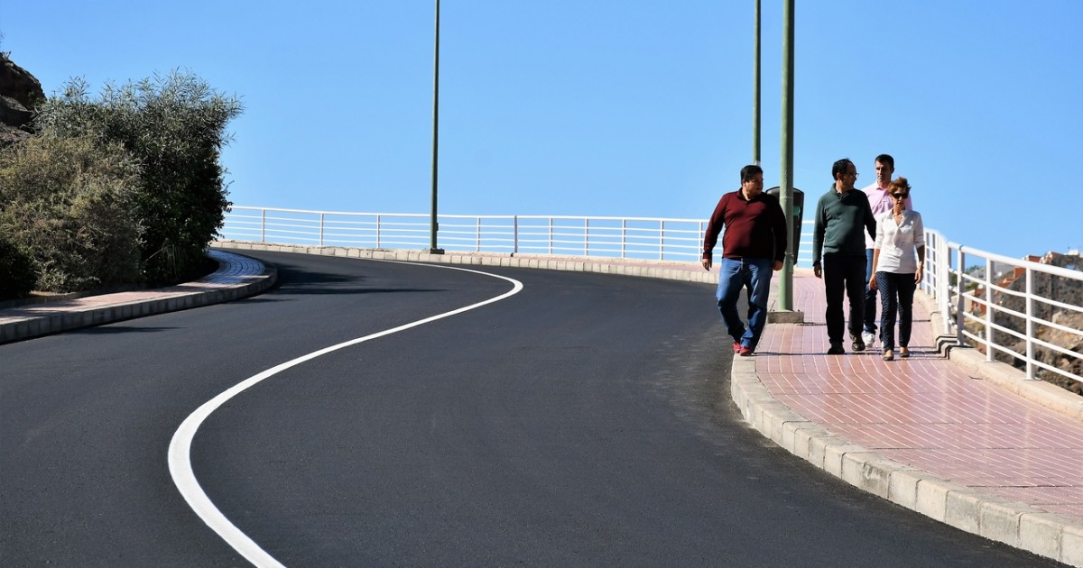 El Ayuntamiento de Mogán cumple  con el asfaltado de Amadores