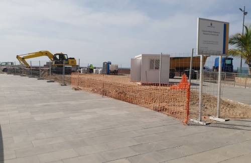 En marcha la instalación del módulo de restauración y aseos en la playa de La Lajilla