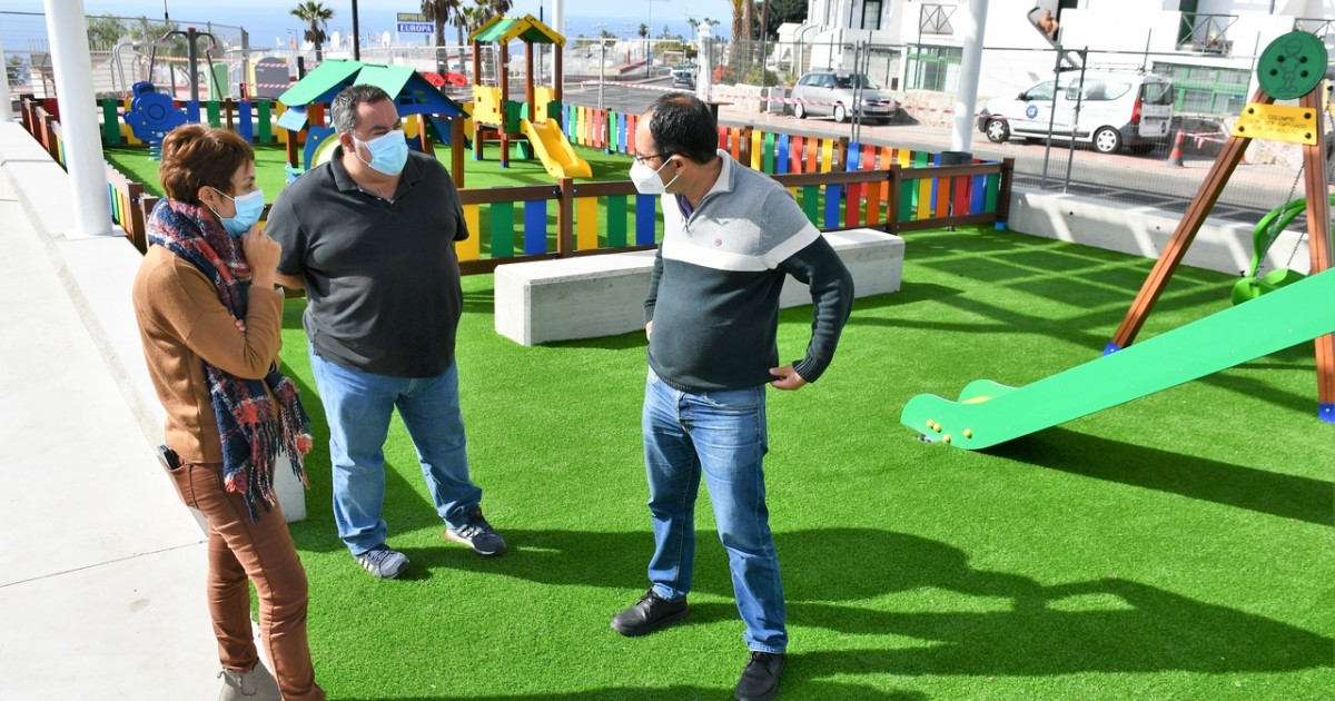 El Ayuntamiento dota a la zona alta de Puerto Rico de un nuevo parque infantil