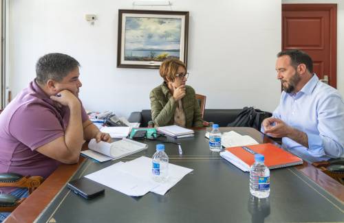 Onalia Bueno recibe al viceconsejero de Cohesión Territorial y Aguas del Gobierno de Canarias