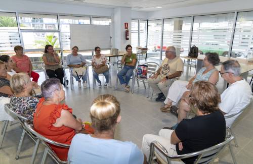 Mogán dará voz a las camareras de piso  con un libro y exposición