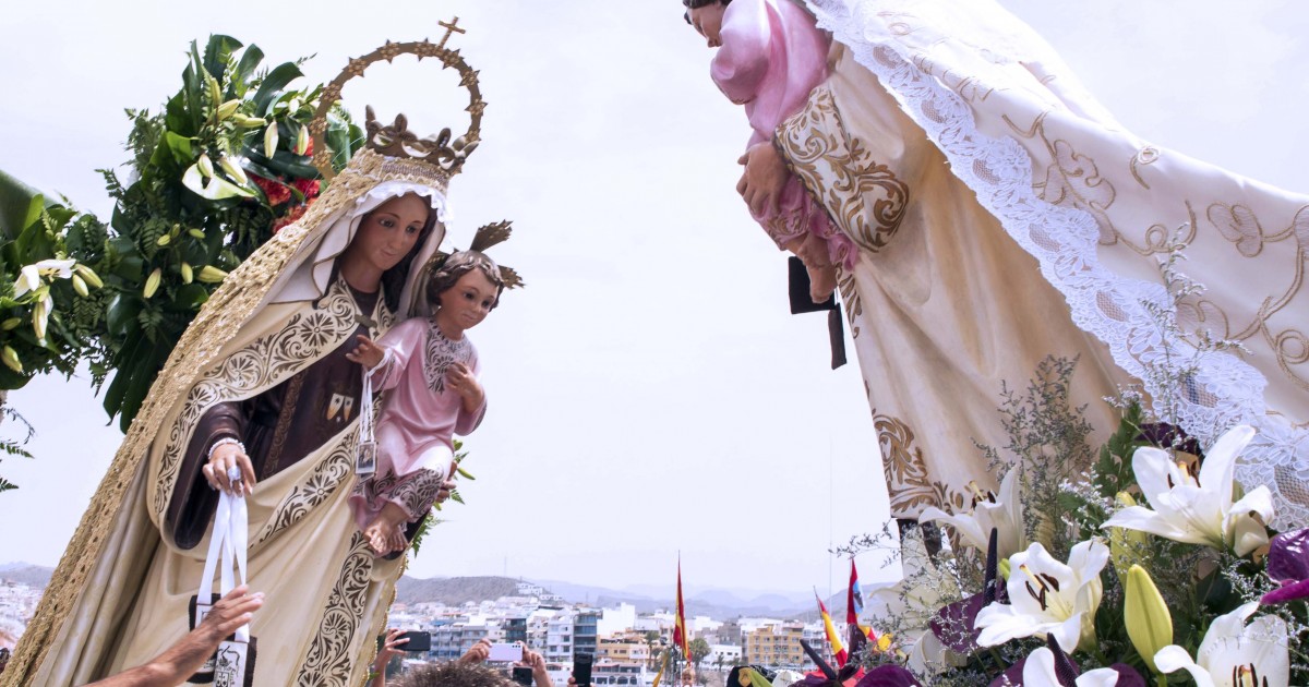 Veneración a la Virgen del Carmen en la procesión marítima de Playa de Mogán