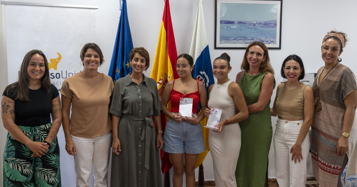 Mogán reconoce a dos alumnas del proyecto Applíca-T por titular en Bachillerato