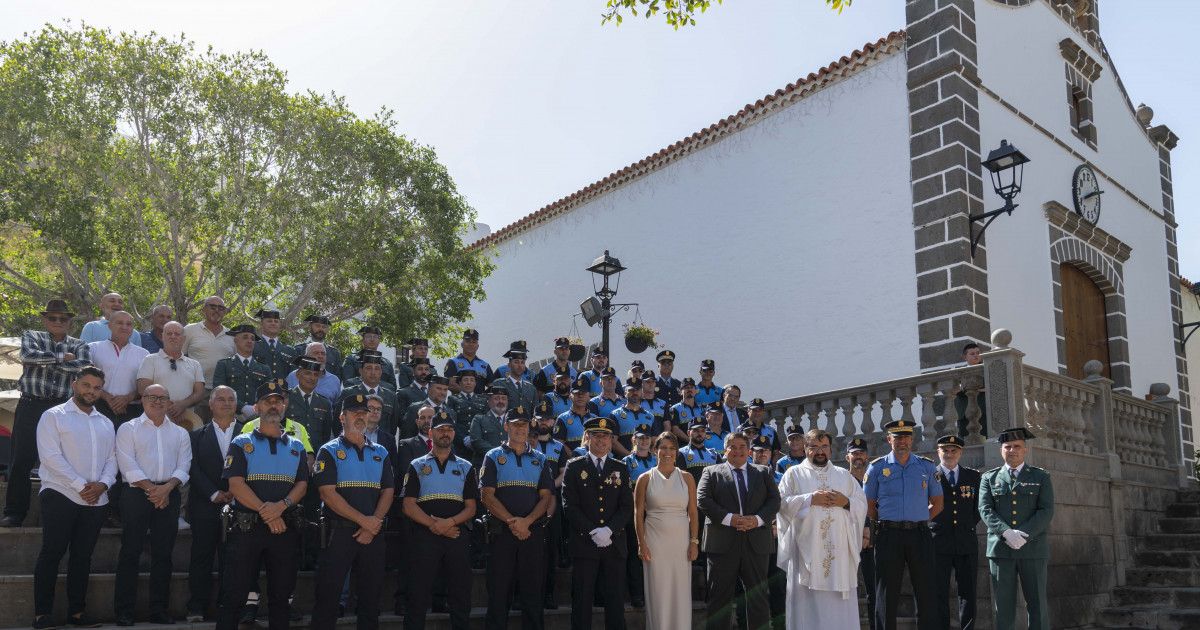 Mogán condecora a 6 policías locales por sus  35 y 25 años de servicio en el Cuerpo