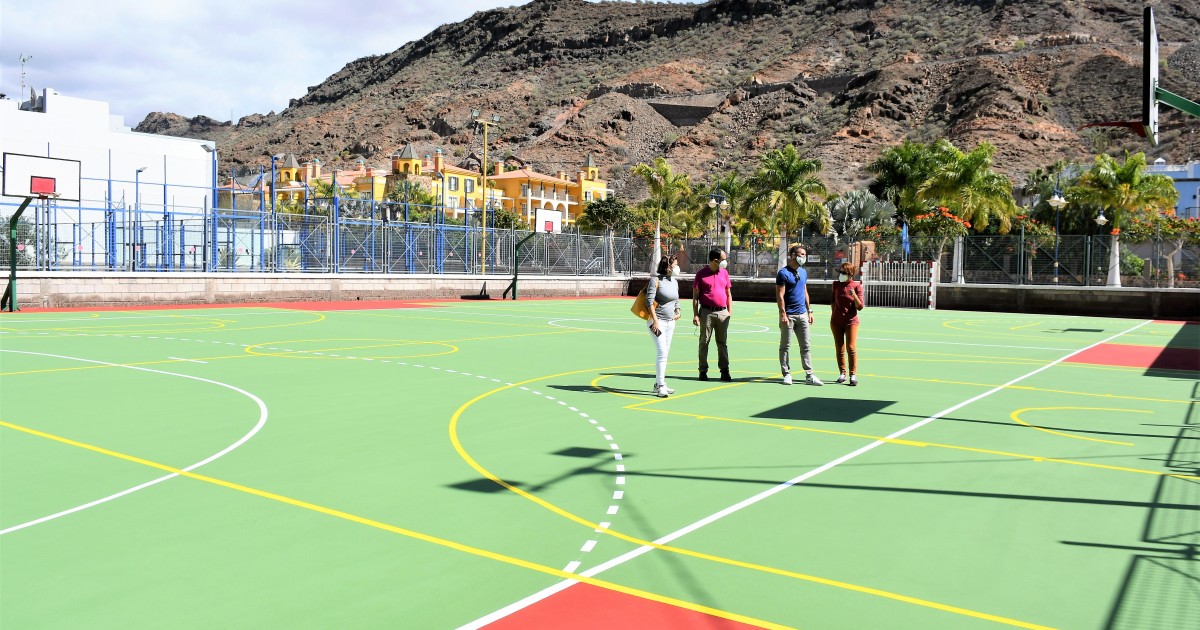 El Ayuntamiento rehabilita la cancha polideportiva de Playa de Mogán
