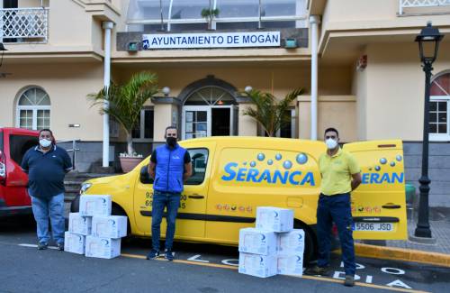 El Ayuntamiento de Mogán recibe de Seranca 384 litros de desinfectante  contra la COVID-19