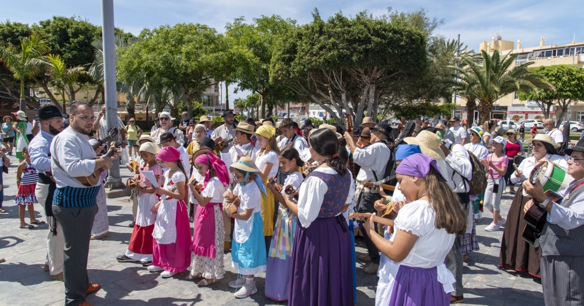 Mogán celebra el Día de Canarias  a ritmo de folclore