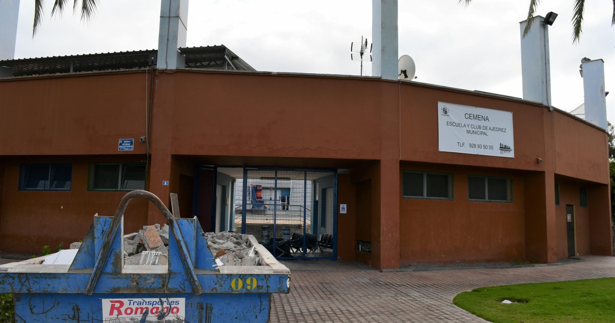 El Ayuntamiento de Mogán renueva los vestuarios del campo de lucha canaria de Arguineguín