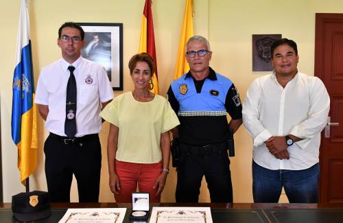 La Policía Local y Protección Civil de Mogán reciben el reconocimiento por su labor en los incendios de Gran Canaria