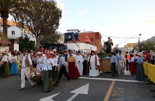 Alrededor de 4.000 personas participan en la Romería-Ofrenda de San Antonio El Chico