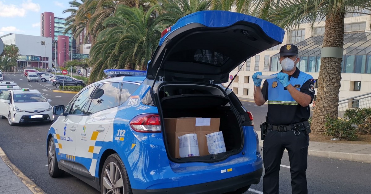 La Policía Local de Mogán recibe  35 viseras de protección de  Coronavirusmakers Canarias