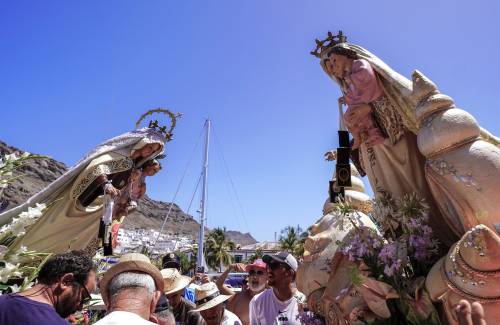 Caluroso encuentro de la Virgen del Carmen de Arguineguín y Playa de Mogán