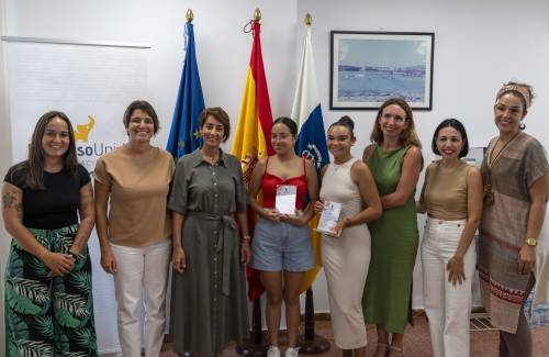 Mogán reconoce a dos alumnas del proyecto Applíca-T por titular en Bachillerato