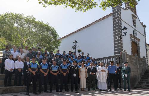 Mogán condecora a 6 policías locales por sus  35 y 25 años de servicio en el Cuerpo