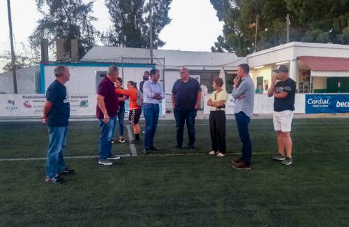 El viceconsejero de Deportes del Gobierno de Canarias visita el campo de fútbol de Arguineguín