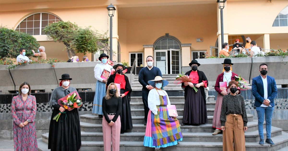 Seis integrantes de la Agrupación El Mocán reciben los IV Premios Mujer Mogán