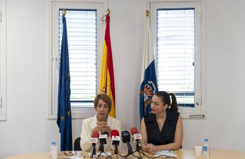 Onalia Bueno y Vidina Cabrera denuncian la incompatibilidad del cargo de director insular de Juan Manuel Gabella
